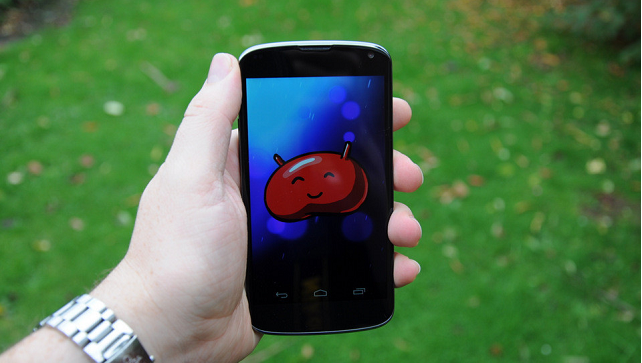 Google Nexus 4 And Nexus 10 Now Online in Google Play Store