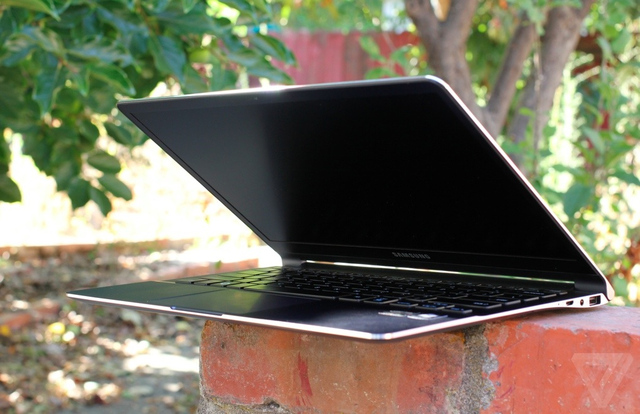 Samsung’s New Display Resolution Blows Away Macbook & Chromebook