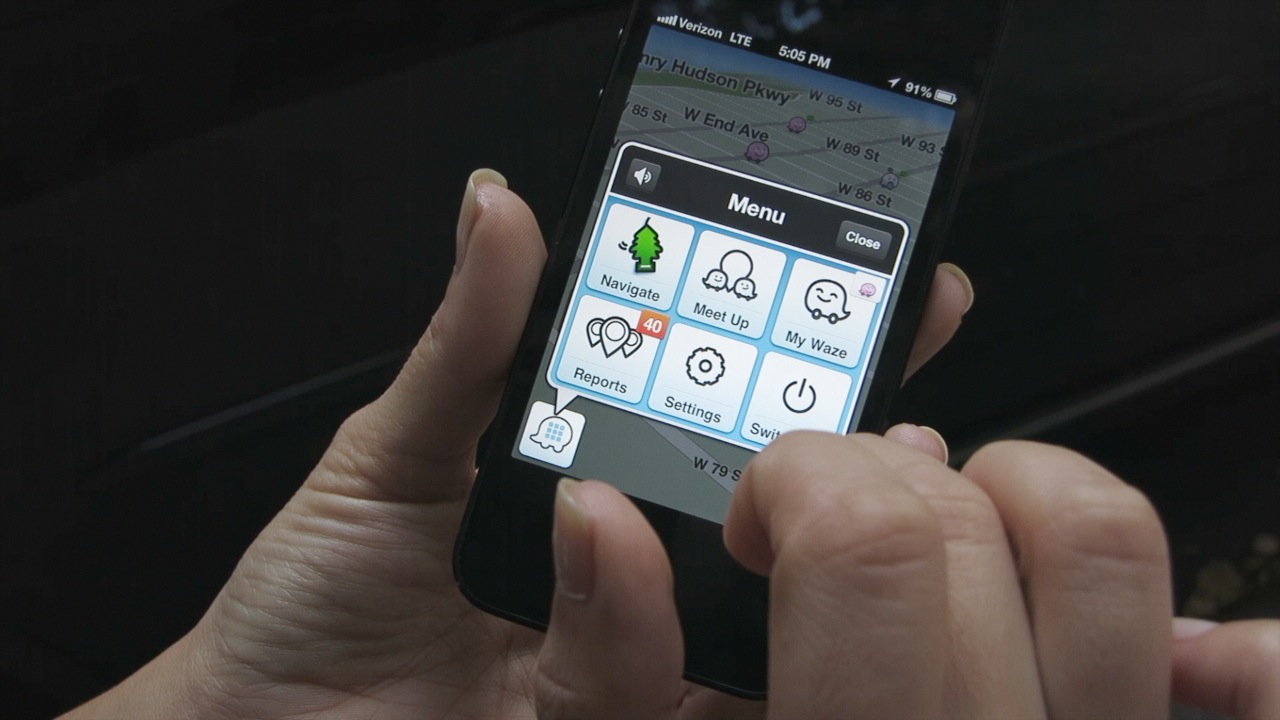 Waze Sparks Bidding War Between Facebook & Google