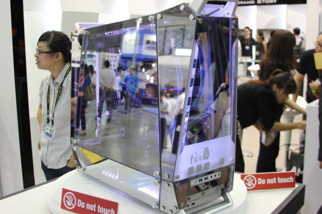 Glass Desktop Case & Star Trek Aspire R7 – Computex 2013