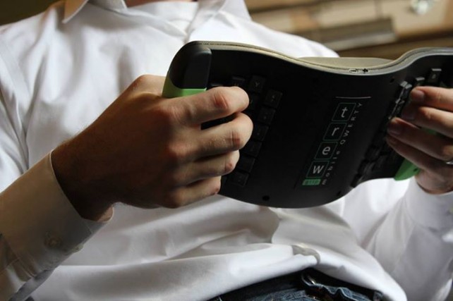 TREWGrip: Qwerty Dock for Your Smartphone