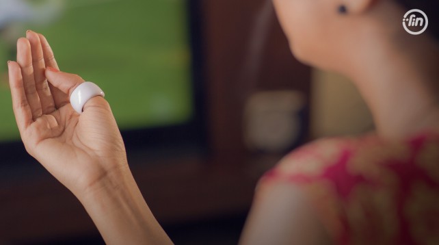 This Thumb Ring is A New Gesture Controlled Gadget