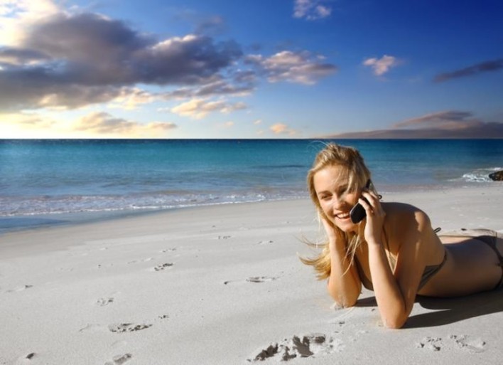Summer Holiday Essentials: Using Your Smartphone Abroad