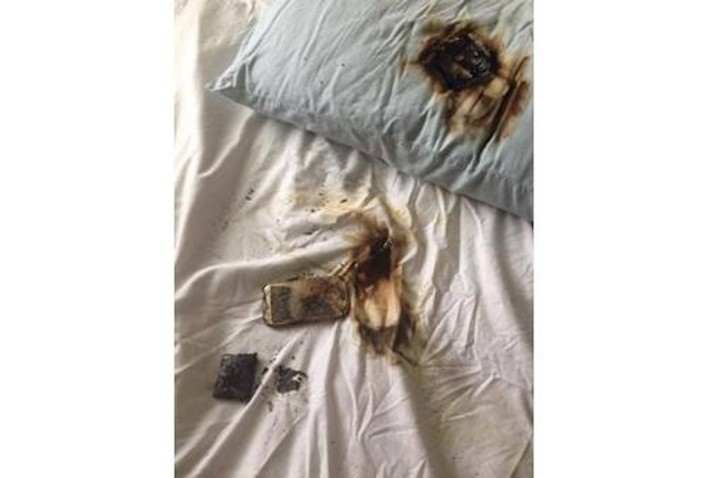 This Samsung Galaxy S4 Melted While Charging!