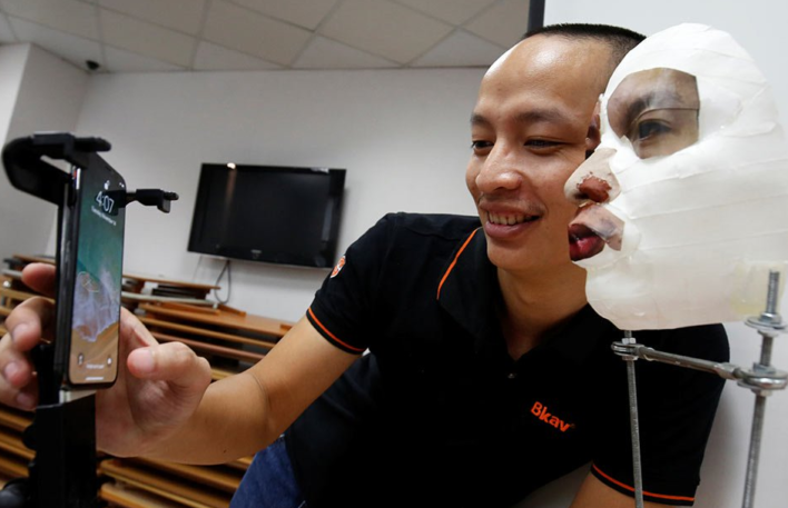 Skirting iPhone X’s Facial ID With DIY Hack